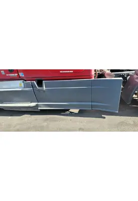 FREIGHTLINER Cascadia 125 Side Fairing
