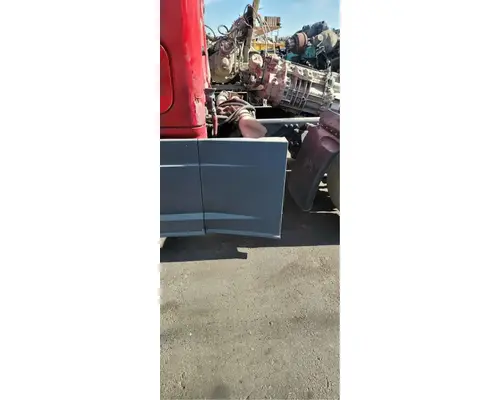 FREIGHTLINER Cascadia 125 Side Fairing