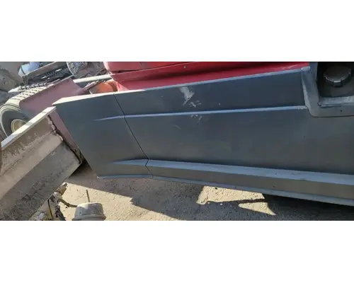FREIGHTLINER Cascadia 125 Side Fairing