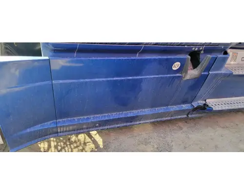 FREIGHTLINER Cascadia 125 Side Fairing