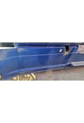 FREIGHTLINER Cascadia 125 Side Fairing