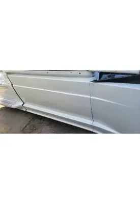 FREIGHTLINER Cascadia 125 Side Fairing