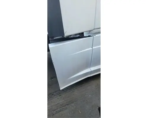 FREIGHTLINER Cascadia 125 Side Fairing
