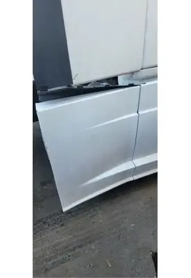 FREIGHTLINER Cascadia 125 Side Fairing