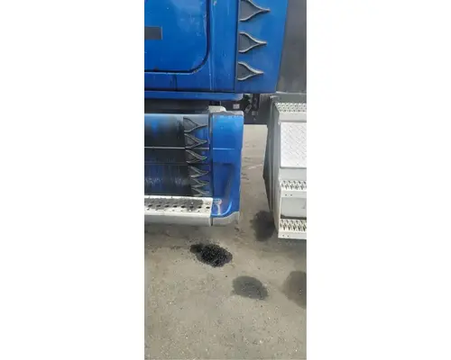 FREIGHTLINER Cascadia 125 Side Fairing