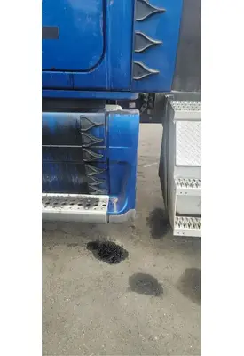 FREIGHTLINER Cascadia 125 Side Fairing