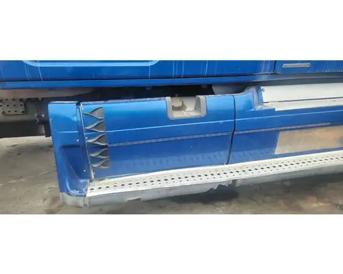 FREIGHTLINER Cascadia 125 Side Fairing