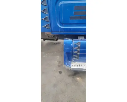 FREIGHTLINER Cascadia 125 Side Fairing