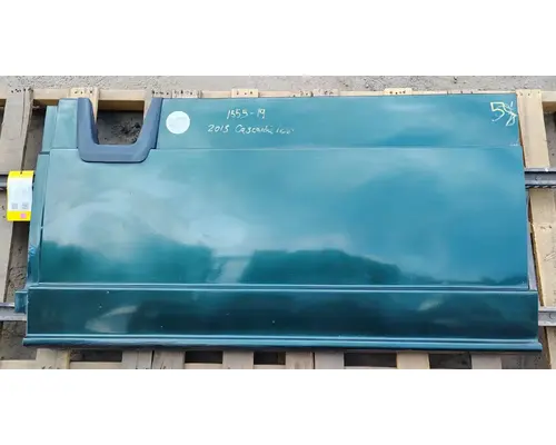 FREIGHTLINER Cascadia 125 Side Fairing