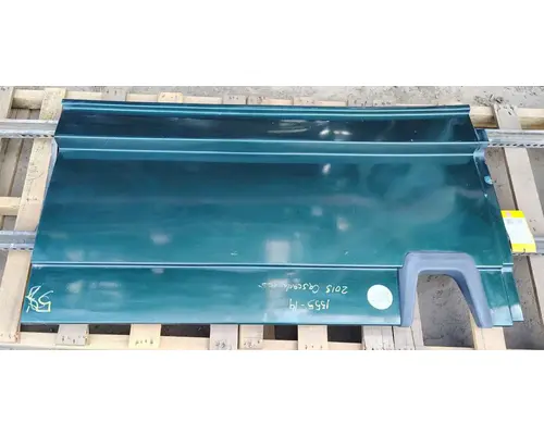 FREIGHTLINER Cascadia 125 Side Fairing