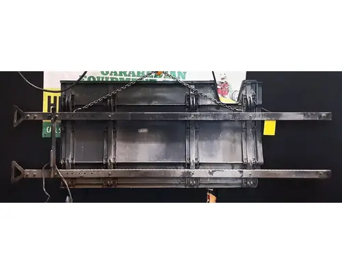 FREIGHTLINER Cascadia 125 Side Fairing