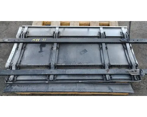 FREIGHTLINER Cascadia 125 Side Fairing