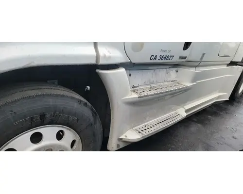 FREIGHTLINER Cascadia 125 Side Fairing
