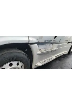 FREIGHTLINER Cascadia 125 Side Fairing