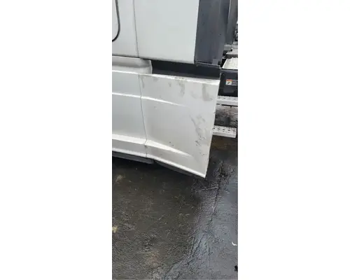 FREIGHTLINER Cascadia 125 Side Fairing