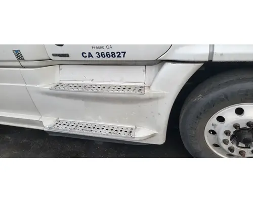 FREIGHTLINER Cascadia 125 Side Fairing