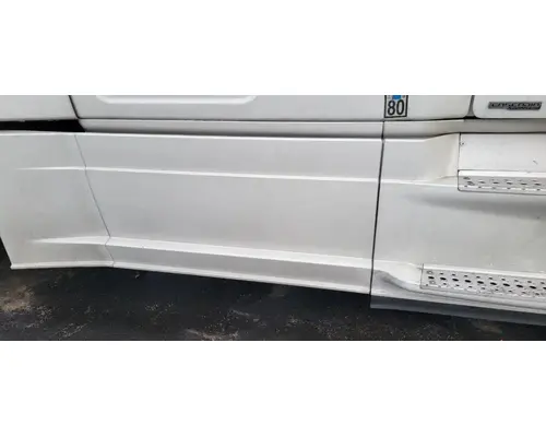 FREIGHTLINER Cascadia 125 Side Fairing