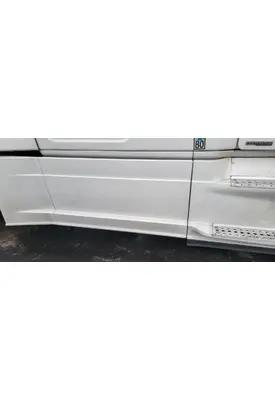 FREIGHTLINER Cascadia 125 Side Fairing