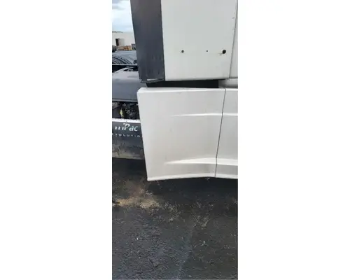 FREIGHTLINER Cascadia 125 Side Fairing