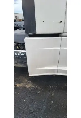 FREIGHTLINER Cascadia 125 Side Fairing