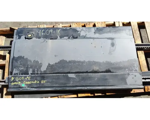 FREIGHTLINER Cascadia 125 Side Fairing