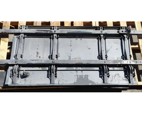 FREIGHTLINER Cascadia 125 Side Fairing