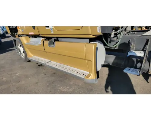 FREIGHTLINER Cascadia 125 Side Fairing