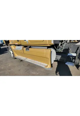 FREIGHTLINER Cascadia 125 Side Fairing