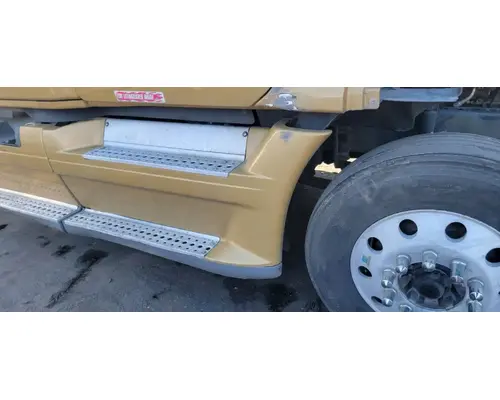 FREIGHTLINER Cascadia 125 Side Fairing