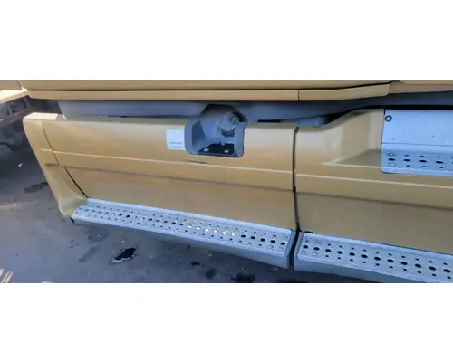 FREIGHTLINER Cascadia 125 Side Fairing