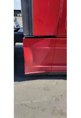 FREIGHTLINER Cascadia 125 Side Fairing