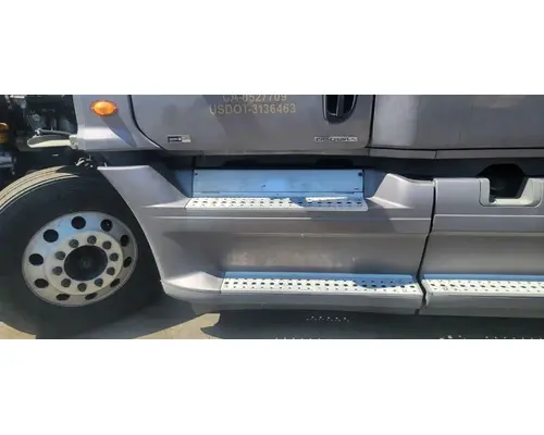 FREIGHTLINER Cascadia 125 Side Fairing