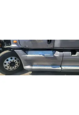 FREIGHTLINER Cascadia 125 Side Fairing