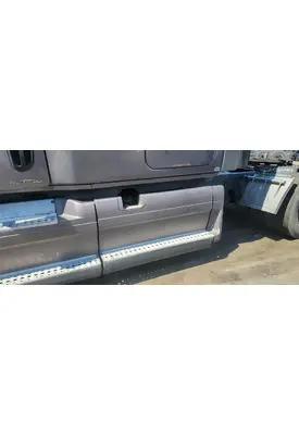 FREIGHTLINER Cascadia 125 Side Fairing