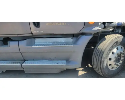 FREIGHTLINER Cascadia 125 Side Fairing