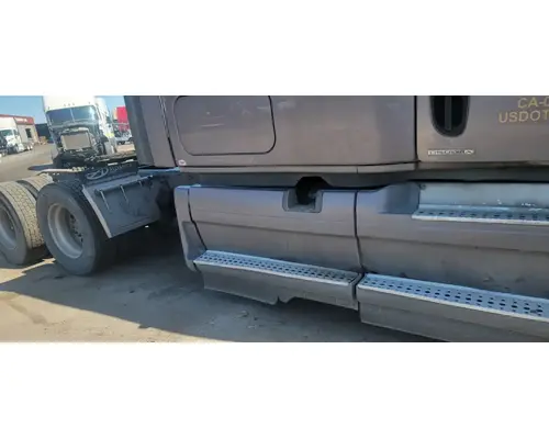 FREIGHTLINER Cascadia 125 Side Fairing