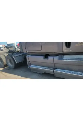 FREIGHTLINER Cascadia 125 Side Fairing
