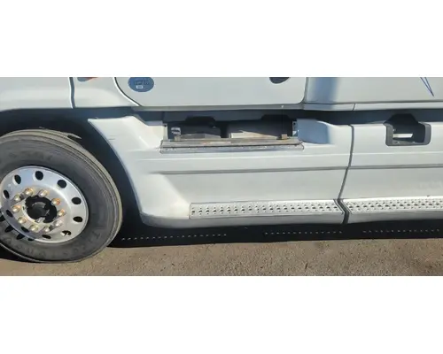 FREIGHTLINER Cascadia 125 Side Fairing