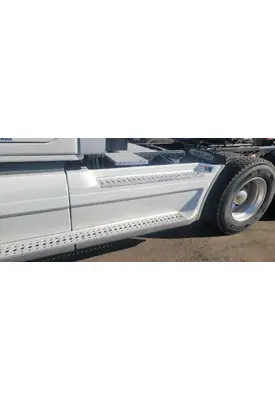 FREIGHTLINER Cascadia 125 Side Fairing