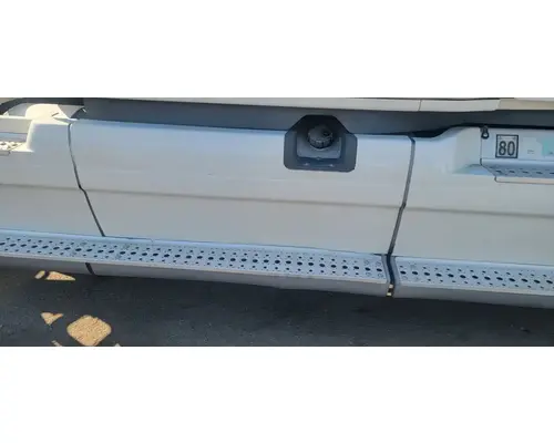 FREIGHTLINER Cascadia 125 Side Fairing