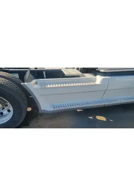 FREIGHTLINER Cascadia 125 Side Fairing