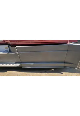 FREIGHTLINER Cascadia 125 Side Fairing