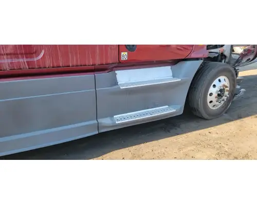 FREIGHTLINER Cascadia 125 Side Fairing
