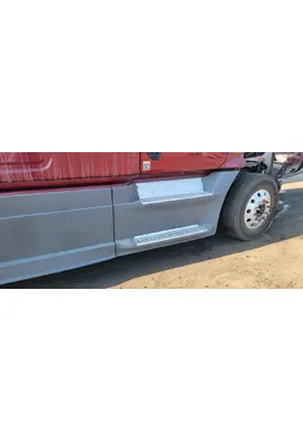 FREIGHTLINER Cascadia 125 Side Fairing