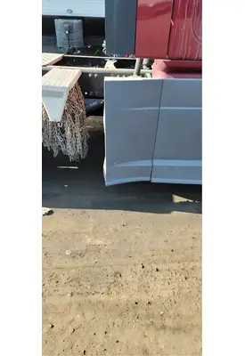 FREIGHTLINER Cascadia 125 Side Fairing