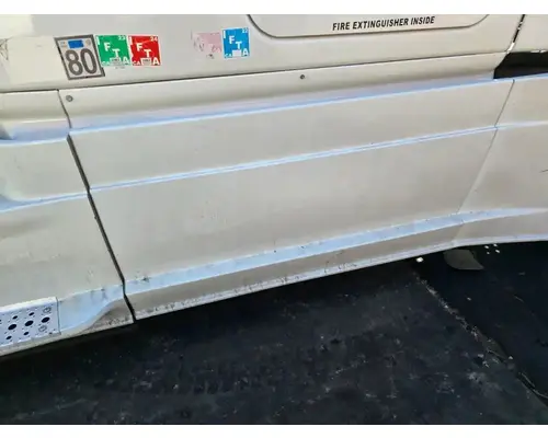 FREIGHTLINER Cascadia 125 Side Fairing