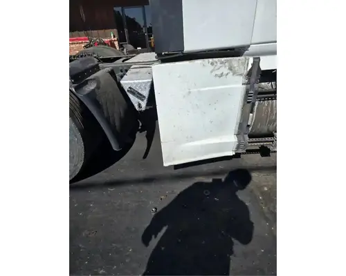 FREIGHTLINER Cascadia 125 Side Fairing
