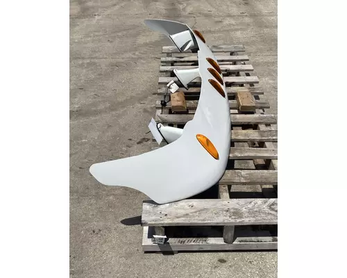 FREIGHTLINER Cascadia 125 Sun Visor (External)