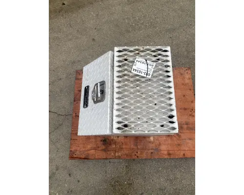 FREIGHTLINER Cascadia 125 Tool Box