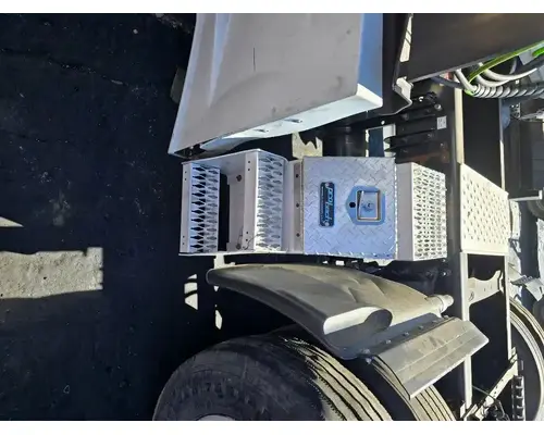 FREIGHTLINER Cascadia 125 Tool Box